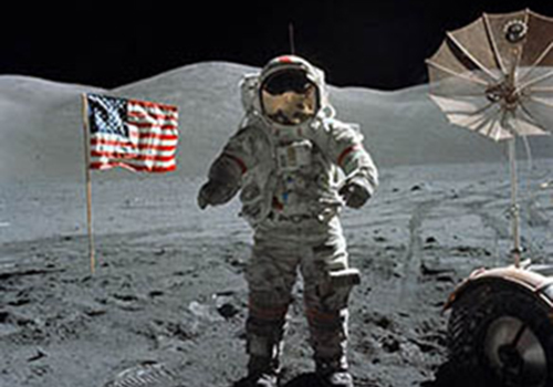 Astronaut walking on the moon